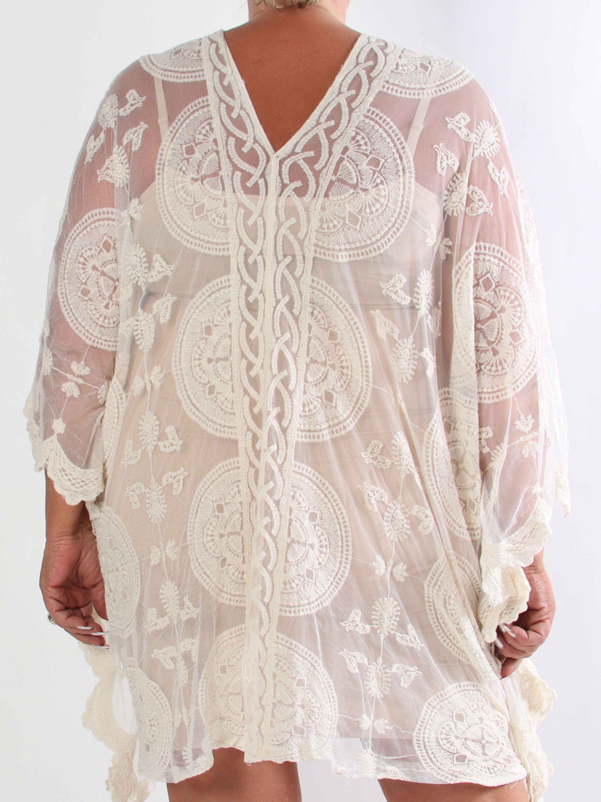 Carmela - Plus size semi-transparent tunikakjole med fine broderede detaljer